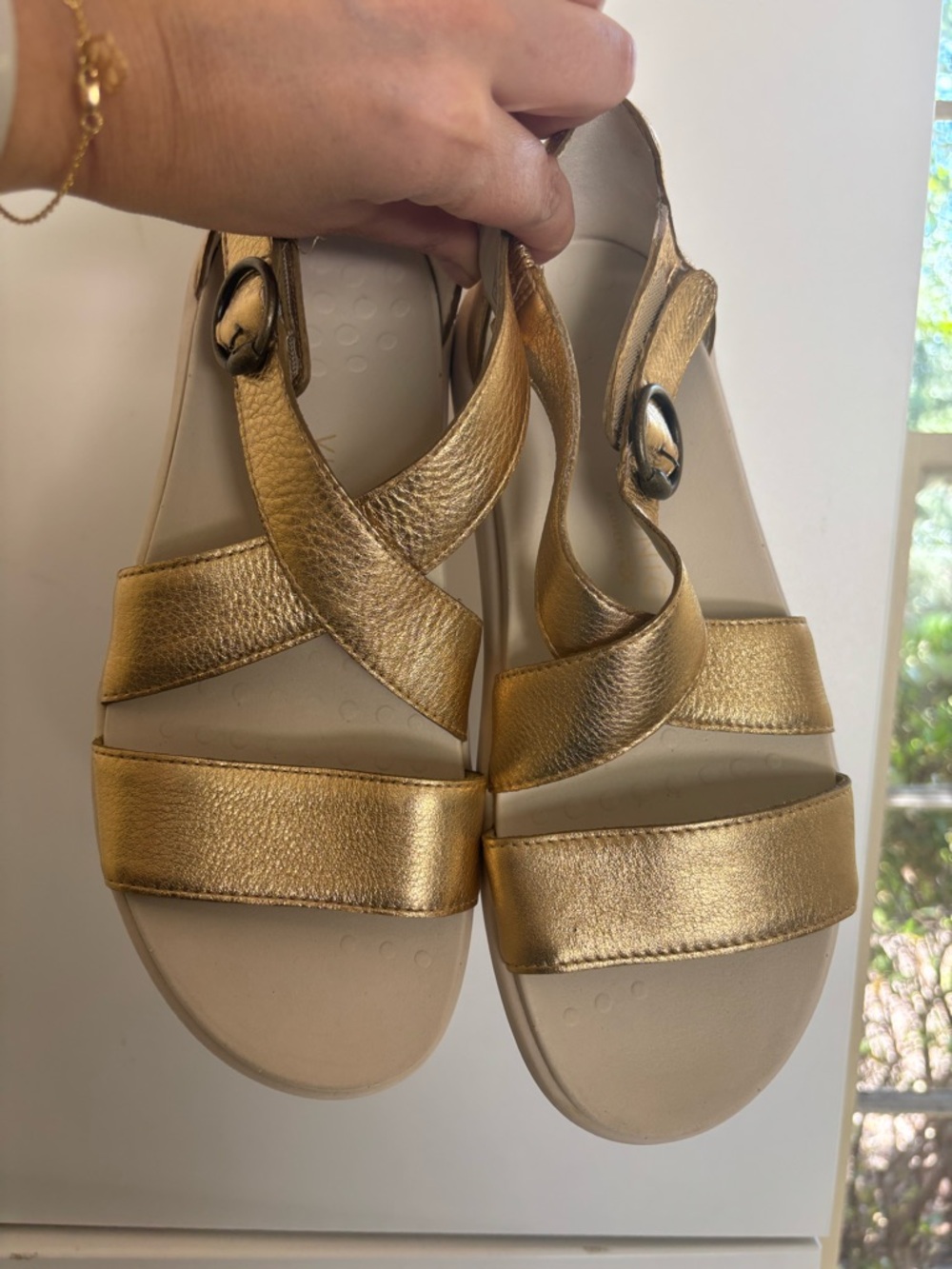 Vionic Women’s Gold Metallic Strappy Sandals